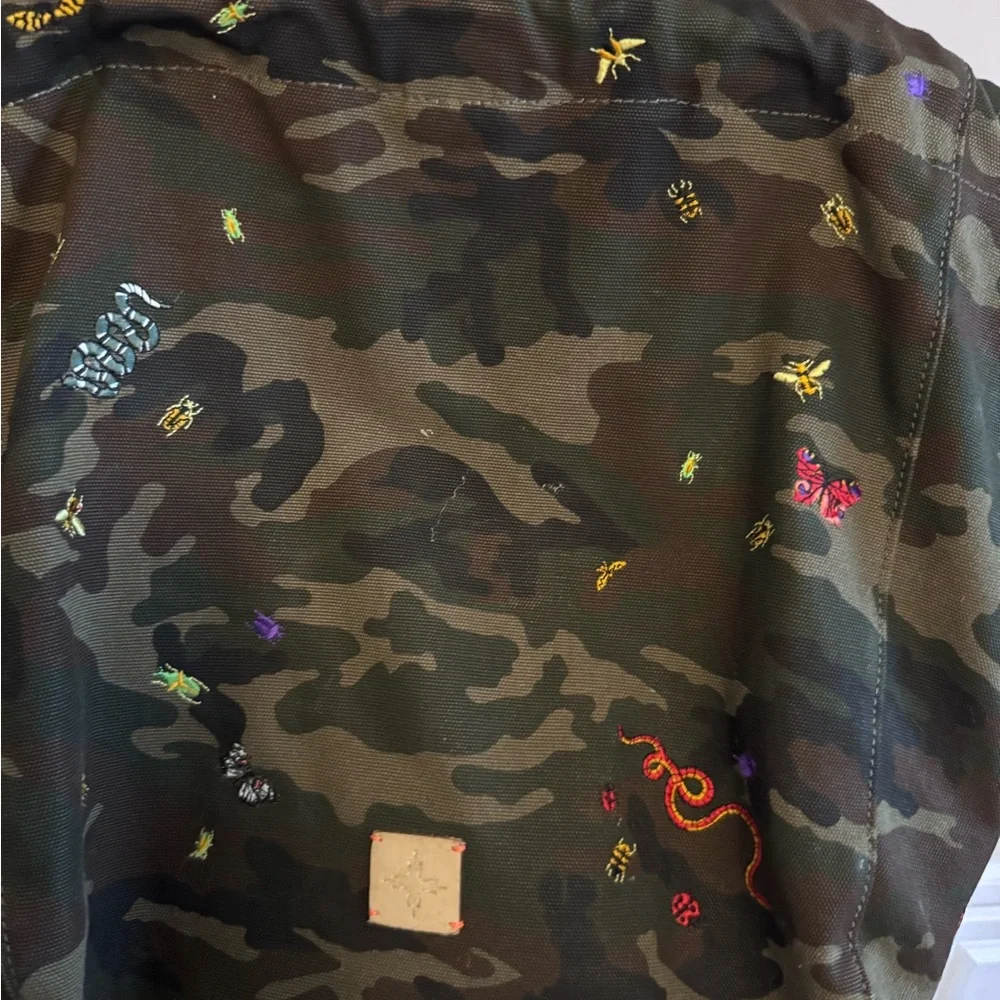 India Hicks fortune camouflage tote. Like new. Highly collectible 24x13x12